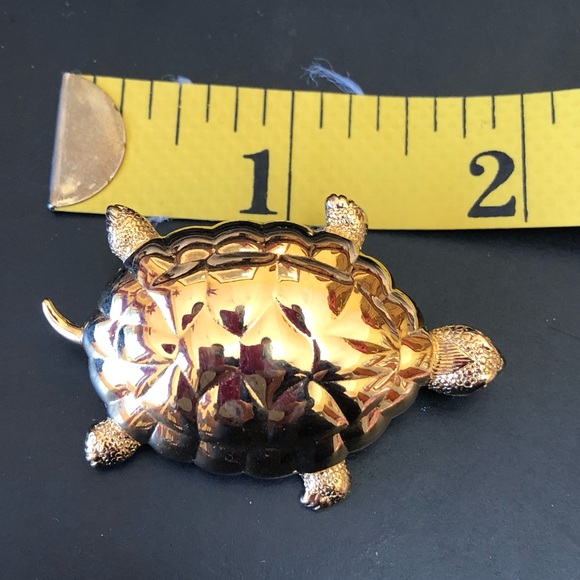 Vintage Monet Gold Plated Turtle Brooch. - Picture 8 of 10